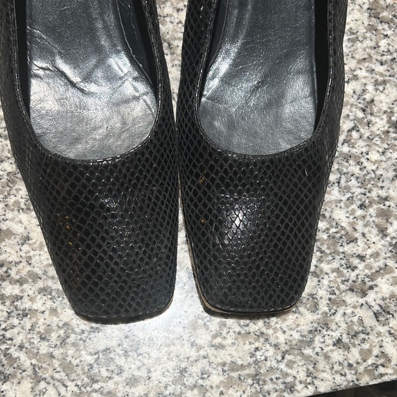 Stuart Weitzman womens Sz 9 black faux snakeskin fabric block heel pumps Vtg - Picture 2 of 13